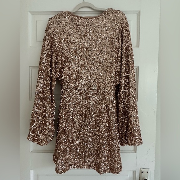 Sequin Dress with balloon sleeves - Picture 2 of 8
